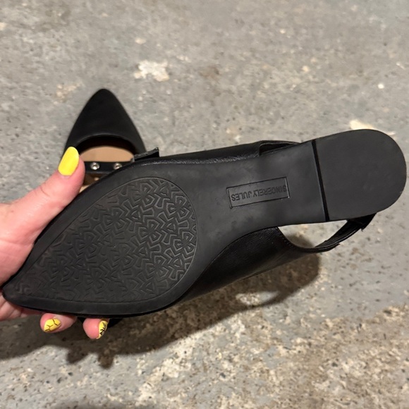 Sleek Black Flats - Picture 4 of 5